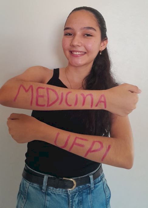 Estudante de São Raimundo Nonato é aprovada em Medicina na UFPI